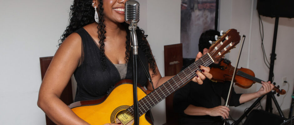 Voz de Helena: música, sensibilidade e significado para tornar cada casamento inesquecível
